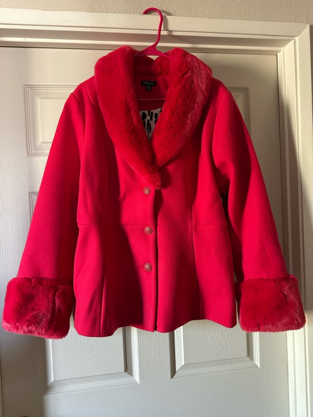 Red Venus coat with faux fur trim